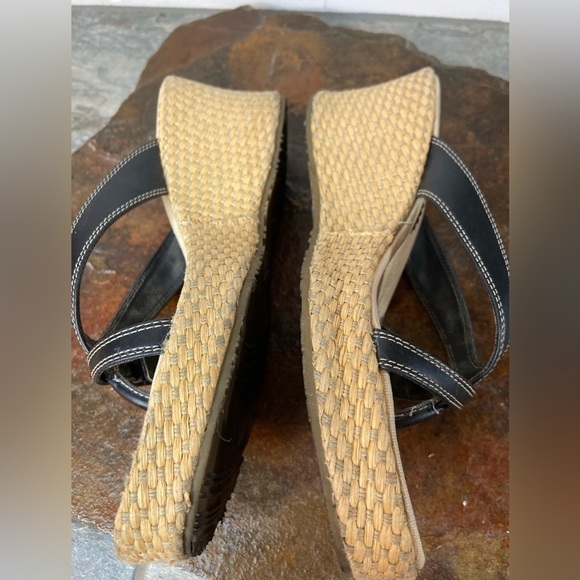 Easy Spirit~Mudd~Black/Light Gray/Tan Thong Wicker-Look Wedge Sandals~Size 9M - Picture 11 of 14